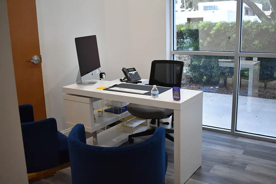 Office Interior Photo 14